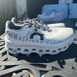 Cloudtec Cloudmonster size 9